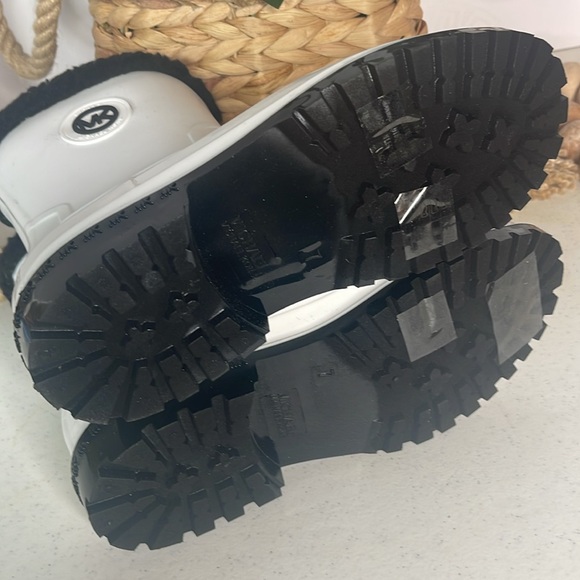 Michael Kors Montaigne Pull-On White-PVC Rain Bootie Boots Size 7 - Picture 7 of 10